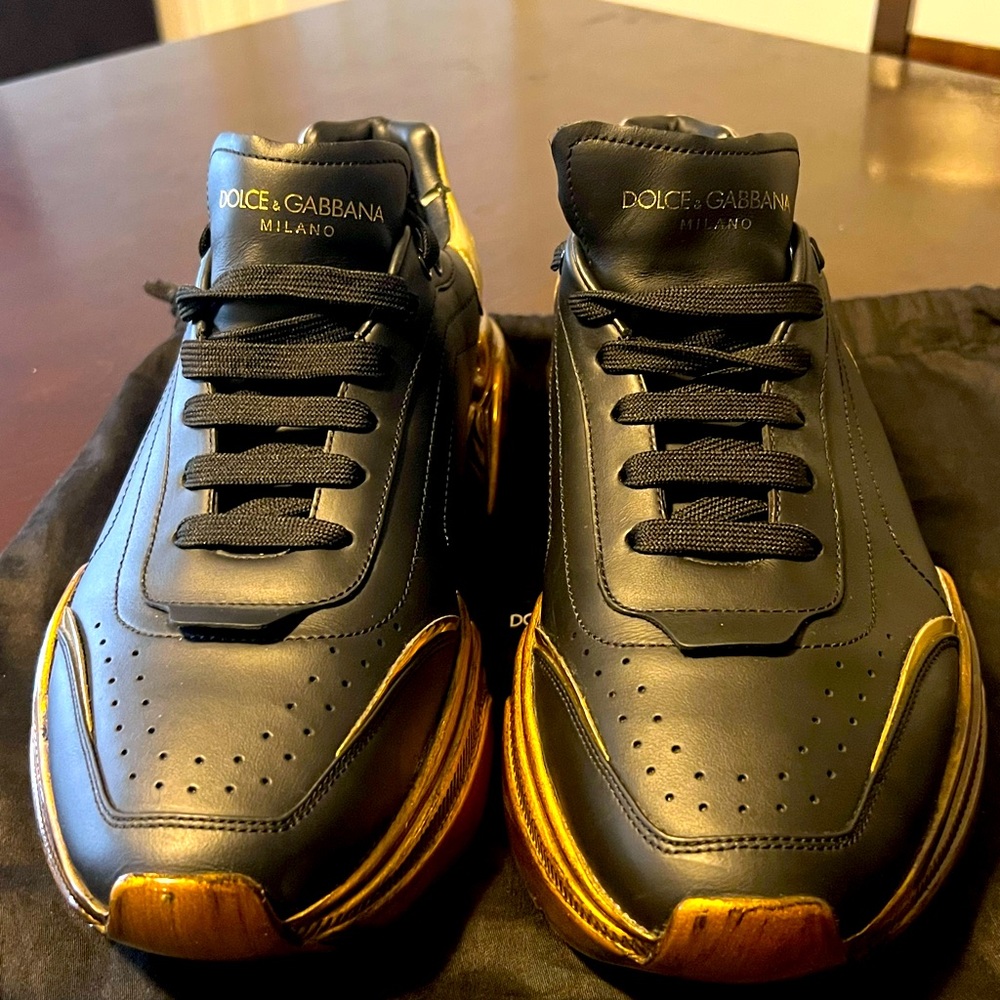Dolce & Gabbana black and gold sneaker